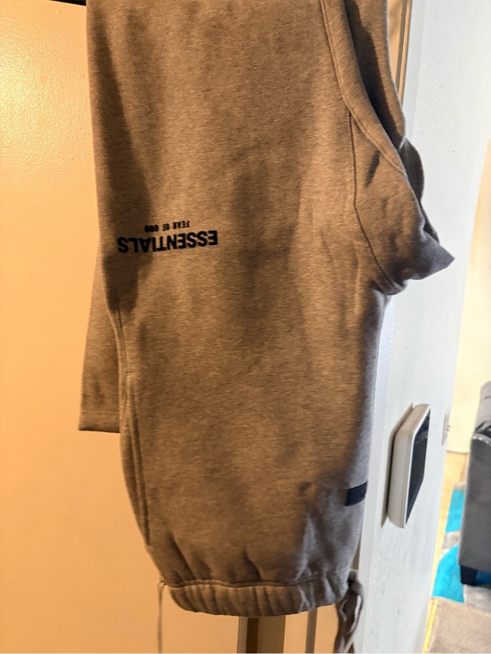 ESSENTIALS Men’s dark oat sweatpants